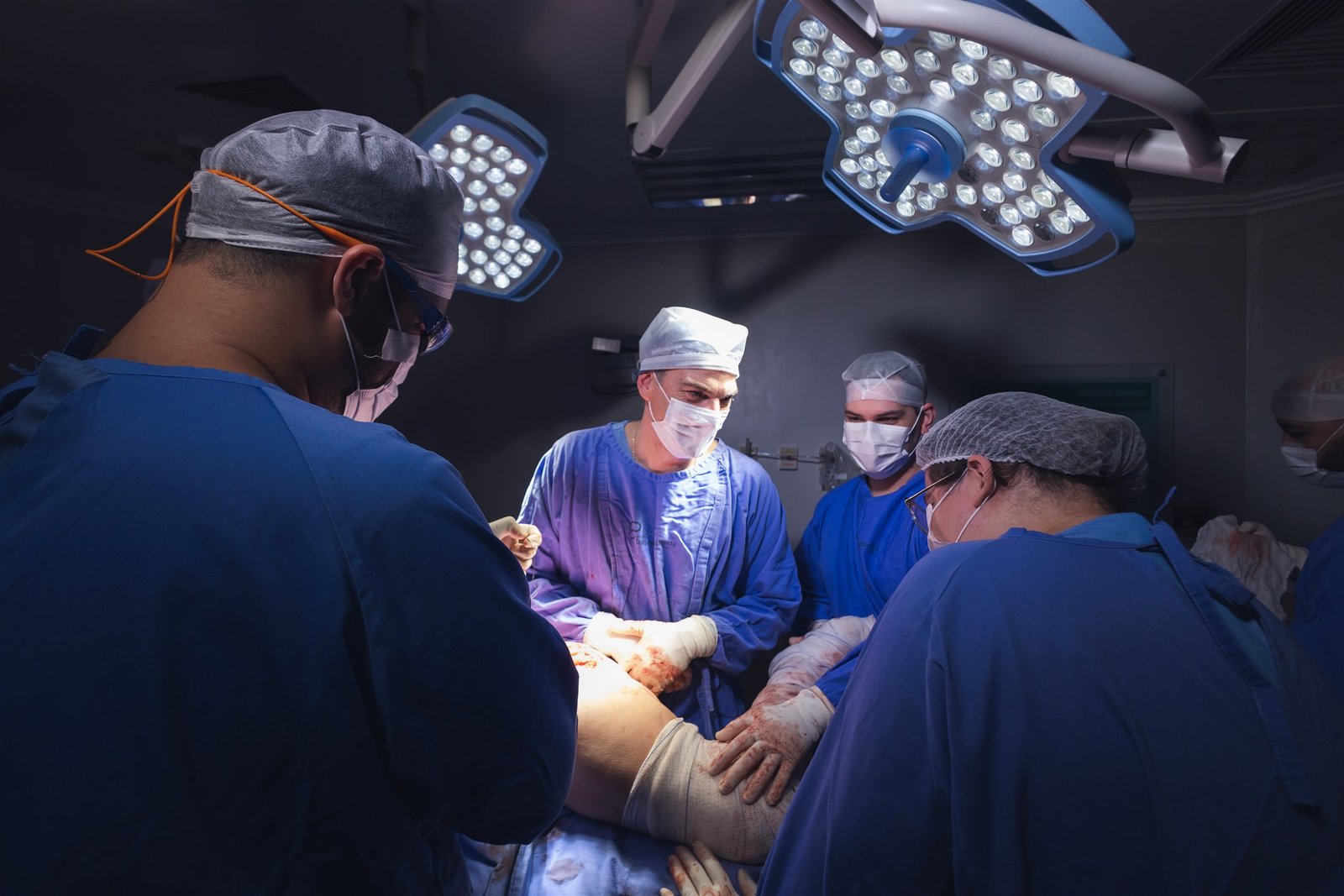 Dr. Rodrigo Kunz em cirurgia de quadril